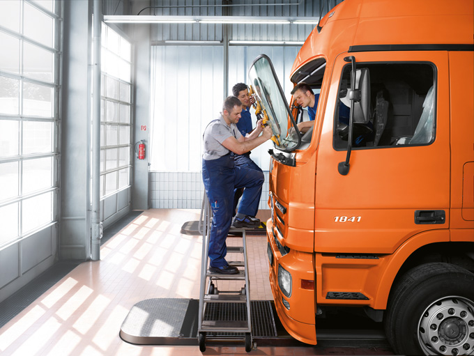 Wartung und Reparatur | Mercedes-Benz Lkw